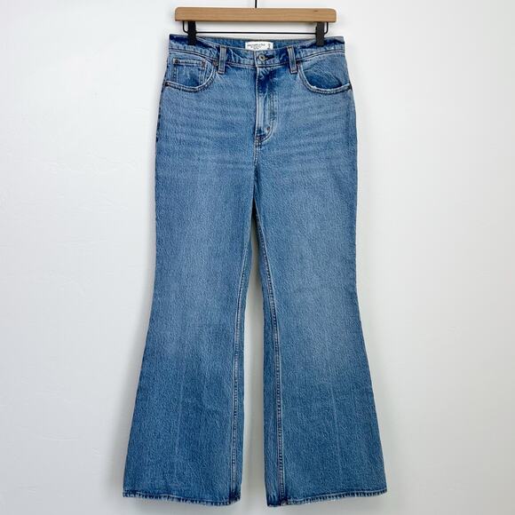 Abercrombie & Fitch The Vintage Flare High Rise Short Jeans - Picture 2 of 14